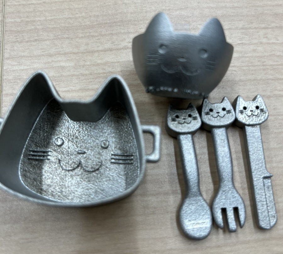 猫型グッズ続々と